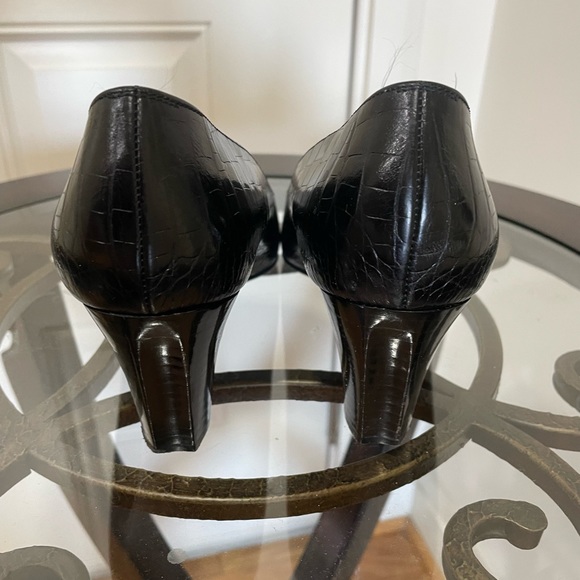 Vintage Bruno Magli Crocodile Pumps - Picture 3 of 6